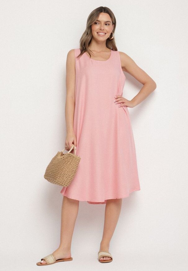 Born2be - Różowa Rozkloszowana Klasyczna Sukienka Lunetira. Okazja: na spacer, na co dzień. Kolor: różowy. Materiał: jeans. Typ sukienki: proste. Styl: klasyczny