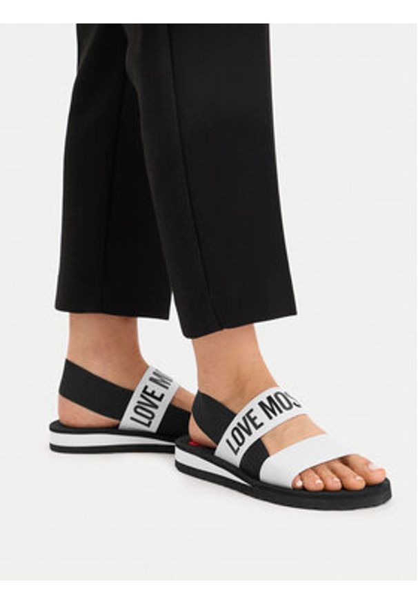 Love Moschino - LOVE MOSCHINO Sandały JA16033G0MJN410A Biały. Kolor: biały. Materiał: materiał