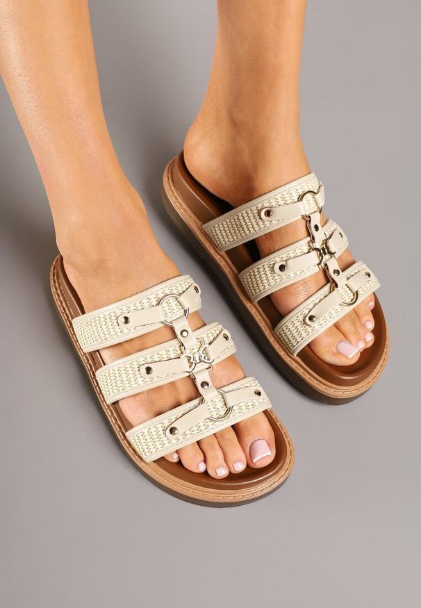 Born2be - Beżowe Klapki Gladiatorki z Plecionką Morialis. Okazja: na plażę, na co dzień, na spacer. Nosek buta: otwarty. Kolor: beżowy. Wzór: ażurowy, aplikacja. Materiał: jeans. Sezon: wiosna, lato. Obcas: na płaskiej podeszwie, na obcasie. Styl: casual, boho, elegancki. Wysokość obcasa: niski