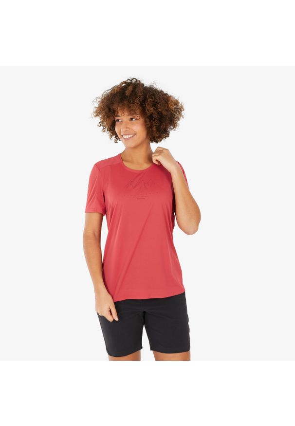 quechua - Koszulka turystyczna damska z krótkim rękawem Quechua MH500. Kolor: różowy, czerwony, wielokolorowy. Materiał: poliester, materiał. Długość rękawa: krótki rękaw. Długość: krótkie. Sport: turystyka piesza