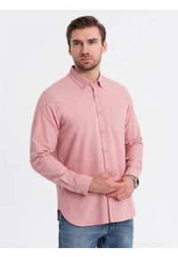 Ombre Clothing - Męska koszula bawełniana REGULAR FIT z kieszenią - różowa V3. Typ kołnierza: kołnierzyk klasyczny. Kolor: różowy. Materiał: bawełna. Długość rękawa: długi rękaw. Długość: długie. Styl: klasyczny #5