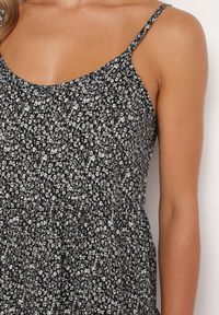 Born2be - Czarna Bawełniana Sukienka Rozkloszowana na Ramiączkach z Falbanką Piloa. Kolor: czarny. Materiał: bawełna. Długość rękawa: na ramiączkach. Wzór: kwiaty. Sezon: lato #3