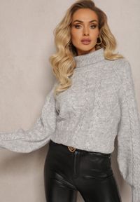 Renee - Szary Oversizowy Golf w Ozdobny Splot Jupiterra. Typ kołnierza: golf. Kolor: szary. Materiał: tkanina, dzianina. Długość rękawa: długi rękaw. Długość: długie. Wzór: ze splotem