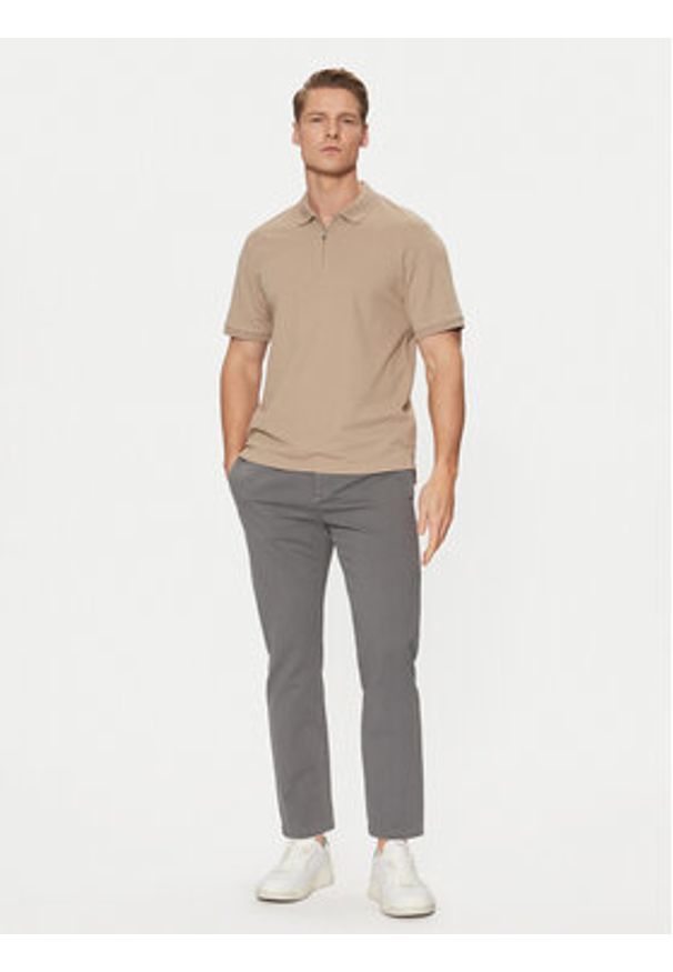 Hugo - HUGO Chinosy 50533851 Szary Slim Fit. Kolor: szary. Materiał: bawełna