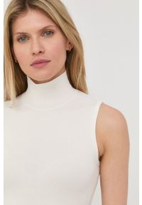 Guess sweter damski kolor beżowy lekki z golfem. Typ kołnierza: golf. Kolor: beżowy. Materiał: materiał, dzianina, wiskoza #6