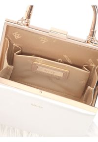 Kazar - Biała torebka puzderko z piórami. Kolor: biały. Wzór: aplikacja. Materiał: zdobione. Styl: elegancki, wizytowy. Rodzaj torebki: na ramię #3