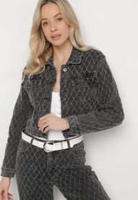 Born2be - Szara Bawełniana Kurtka Jeansowa z Geometrycznym Wzorem Arivale. Okazja: na co dzień. Kolor: szary. Materiał: bawełna, jeans. Wzór: geometria. Styl: klasyczny, casual, elegancki #4