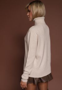 Renee - Beżowy Golf z Wełną i Wiskozą Olmeze. Typ kołnierza: golf. Kolor: beżowy. Materiał: wełna, wiskoza. Styl: klasyczny #6