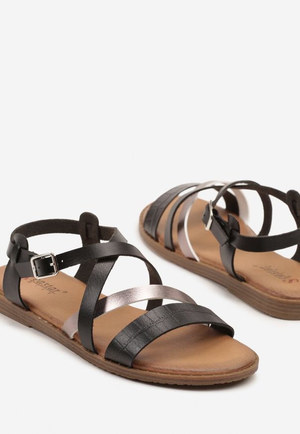 Renee - Czarne Sandały z Ozdobnymi Paskami z Zapięciem na Klamerkę Wiella. Zapięcie: pasek. Kolor: czarny. Materiał: jeans. Obcas: na płaskiej podeszwie. Styl: elegancki