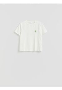 Reserved - T-shirt z koralikami - biały. Kolor: biały. Materiał: bawełna, dzianina #1
