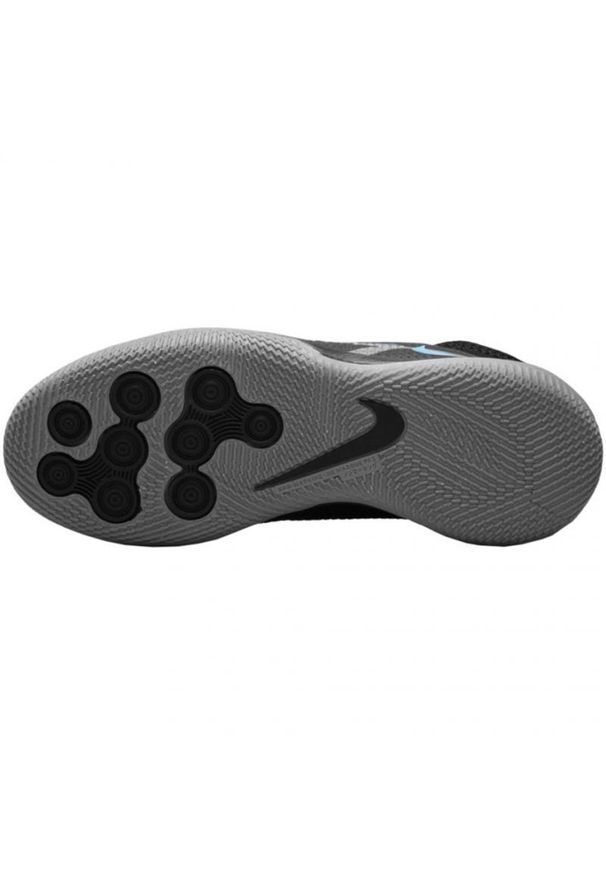 Buty piłkarskie Nike Phantom GT2 Academy Df Ic Jr DC0815 004 czarne czarne. Zapięcie: sznurówki. Kolor: czarny. Materiał: syntetyk, guma. Szerokość cholewki: normalna. Sport: piłka nożna