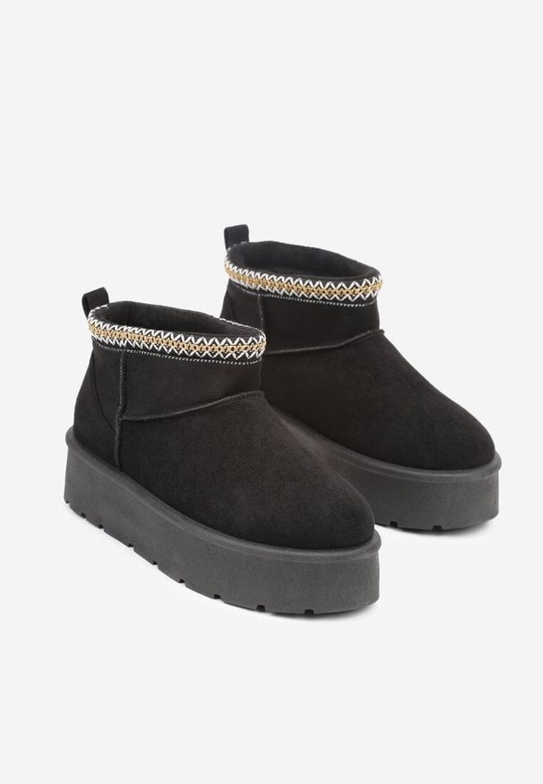 Renee - Czarne Śniegowce na Platformie z Haftem przy Cholewce Sewnera. Okazja: na co dzień, na spacer. Kolor: czarny. Materiał: dzianina, puch, jeans. Szerokość cholewki: normalna. Wzór: haft. Sezon: zima. Obcas: na platformie. Styl: casual