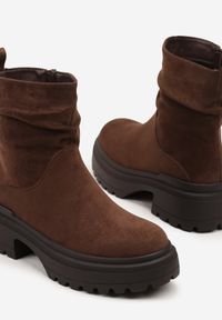 Born2be - Brązowe Marszczone Botki na Grubej Podeszwie Catrie. Okazja: na spotkanie biznesowe, do pracy, na co dzień. Kolor: brązowy. Materiał: jeans. Styl: klasyczny, biznesowy, casual, elegancki #5