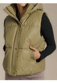 Sinsay - Kamizelka z kapturem - zielony. Typ kołnierza: kaptur. Kolor: zielony #1