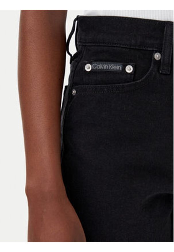 Calvin Klein Jeans Szorty jeansowe J20J225154 Czarny Mom Fit. Kolor: czarny. Materiał: bawełna