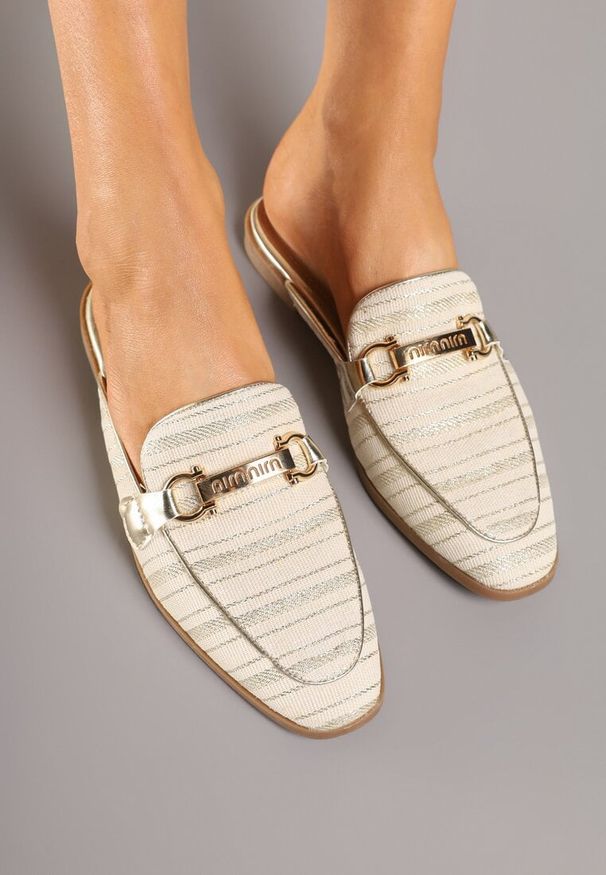 Renee - Beżowo-Złote Płaskie Klapki Mules z Metaliczną Nicią i Klamrą Tatirielis. Okazja: na co dzień. Kolor: beżowy. Wzór: kwiaty. Sezon: wiosna, lato. Obcas: na obcasie. Styl: casual, elegancki