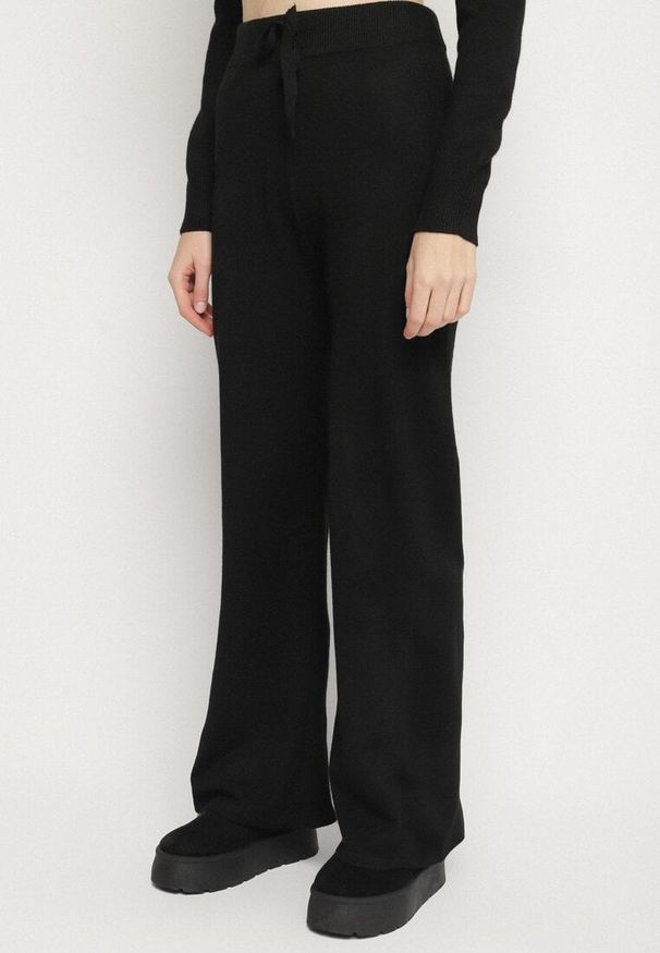 Born2be - Czarny Dzianinowy Komplet z Wełną i Bawełną Spodnie i Sweter z Golfem Errele. Kolor: czarny. Materiał: wełna, bawełna, dzianina