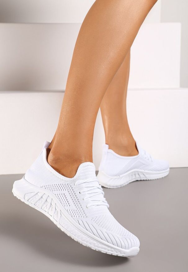 Born2be - Białe Buty Sportowe Tymagio. Okazja: na co dzień. Wysokość cholewki: przed kostkę. Nosek buta: okrągły. Kolor: biały. Materiał: jeans, materiał. Szerokość cholewki: normalna. Wzór: aplikacja, jednolity. Sezon: wiosna, lato