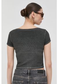 Guess t-shirt damski kolor szary. Kolor: szary. Materiał: materiał, dzianina, prążkowany. Długość rękawa: krótki rękaw. Długość: krótkie. Wzór: nadruk #3