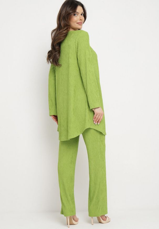 Born2be - Jasnozielony Komplet z Prążkowanego Materiału Koszula Top i Szerokie Spodnie Ratels. Kolor: zielony. Materiał: prążkowany, materiał