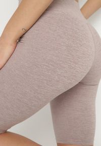 Born2be - Beżowe Szorty Typu Kolarki z Wysokim Stanem Liradiere. Okazja: na co dzień. Stan: podwyższony. Kolor: beżowy. Styl: casual #3