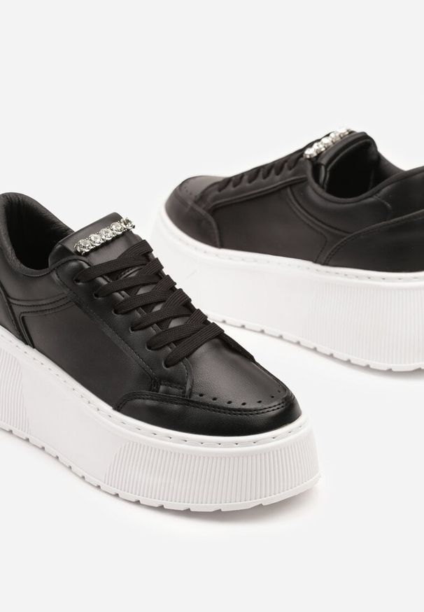 Born2be - Czarne Sneakersy na Grubej Podeszwie z Ozdobnymi Przeszyciami Tataniel. Okazja: na co dzień. Kolor: czarny. Materiał: jeans