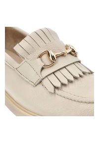 Beżowe Mokasyny Armodo Eleganckie Obuwie Damskie. Okazja: do pracy, na spotkanie biznesowe. Kolor: beżowy. Materiał: nubuk. Obcas: na obcasie. Styl: elegancki. Wysokość obcasa: średni #4