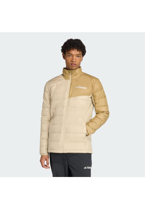 Adidas - Kurtka Terrex Multi Light Down CLIMAWARM. Kolor: beżowy. Materiał: puch. Technologia: ClimaWarm (Adidas). Sport: turystyka piesza