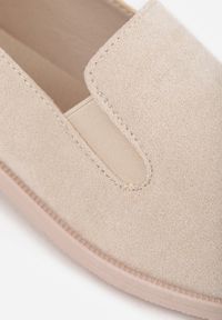 Born2be - Beżowe Mokasyny Loafersy z Imitacji Zamszu Valtoria. Kolor: beżowy. Materiał: zamsz. Obcas: na obcasie. Styl: klasyczny. Wysokość obcasa: niski #4