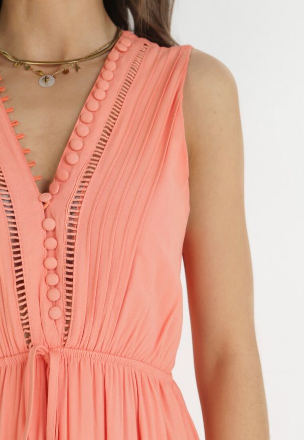 Born2be - Pomarańczowa Wiskozowa Sukienka Maxi z Gumką w Pasie i Ozdobnym Dekoltem Nashira. Kolor: pomarańczowy. Materiał: wiskoza. Sezon: wiosna, lato. Długość: maxi