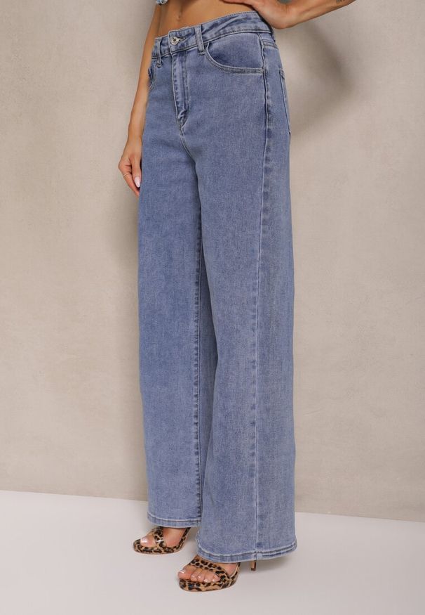 Renee - Jasnoniebieskie Jeansy High Waist z Szeroką Nogawką Nadell. Stan: podwyższony. Kolor: niebieski. Styl: elegancki