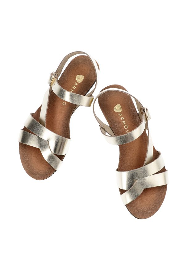 Złote Sandały Armodo Stylowe Obuwie Damskie. Okazja: na spacer, na plażę. Zapięcie: pasek. Kolor: złoty. Materiał: materiał. Sezon: lato. Styl: elegancki