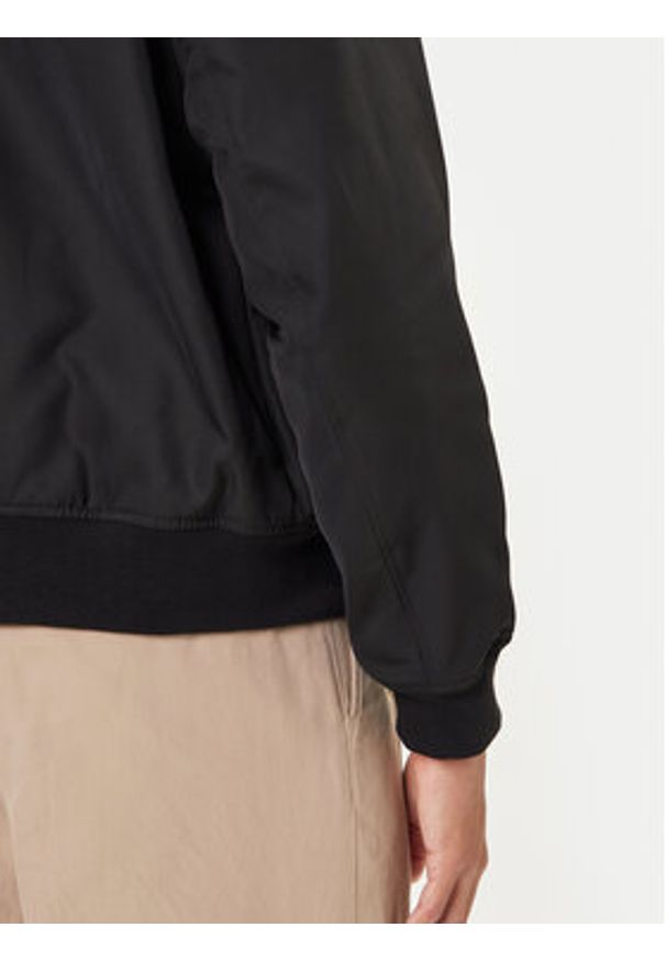 Armani Exchange Kurtka bomber XM001137 AF16672 UC001 Czarny Regular Fit. Kolor: czarny. Materiał: syntetyk