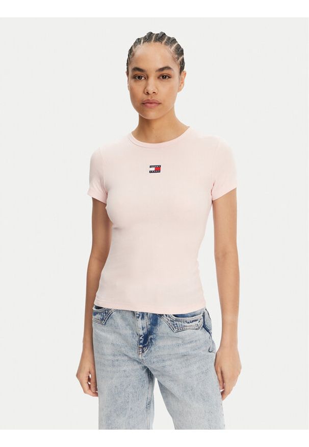Tommy Jeans T-Shirt Badge DW0DW17881 Różowy Slim Fit. Kolor: różowy. Materiał: bawełna