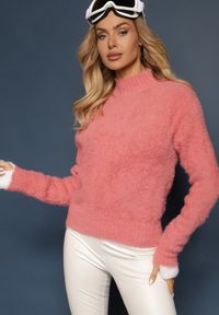 Renee - Różowy Dzianinowy Sweter z Dłuższym Włosiem i Półgolfem Christiam. Kolor: różowy. Materiał: dzianina. Długość rękawa: długi rękaw. Długość: długie. Wzór: aplikacja. Styl: elegancki #5