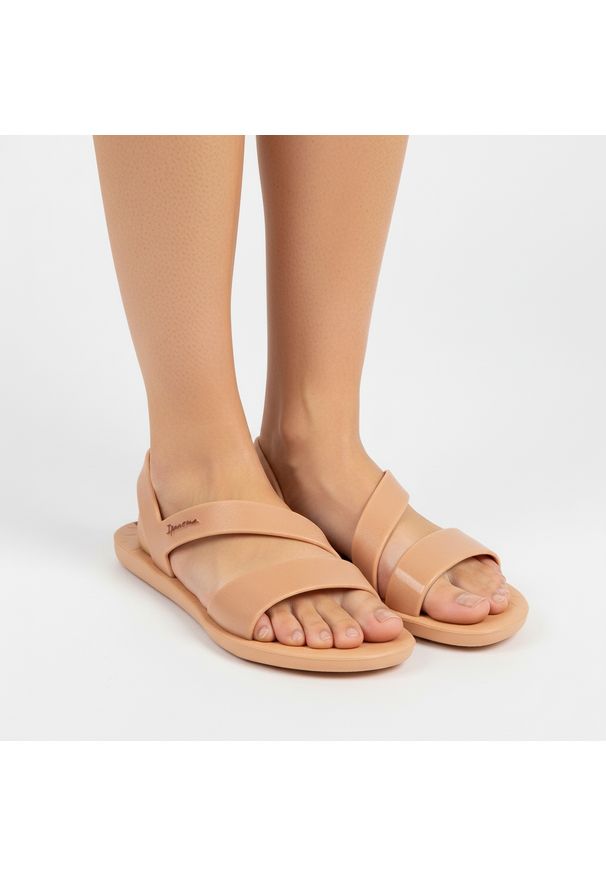 Pomarańczowe Sandały Ipanema Modne Wodoodporne Obuwie Damskie. Okazja: na spacer, na co dzień, na plażę. Zapięcie: pasek. Kolor: pomarańczowy. Materiał: materiał, tworzywo sztuczne. Wzór: paski. Sezon: lato. Styl: casual