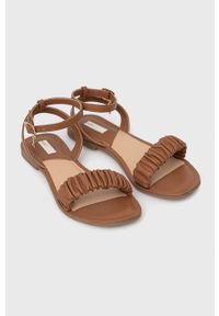 MEXX - Mexx sandały skórzane Sandal Julia damskie kolor brązowy. Zapięcie: klamry. Kolor: brązowy. Materiał: skóra. Wzór: gładki. Obcas: na obcasie. Wysokość obcasa: niski