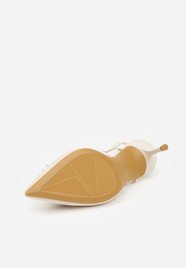 Born2be - Jasnobeżowe Sandały na Szpilce z Cyrkoniową Klamrą Elinvyra. Okazja: na co dzień. Zapięcie: klamry. Kolor: beżowy. Materiał: jeans. Obcas: na szpilce. Styl: casual