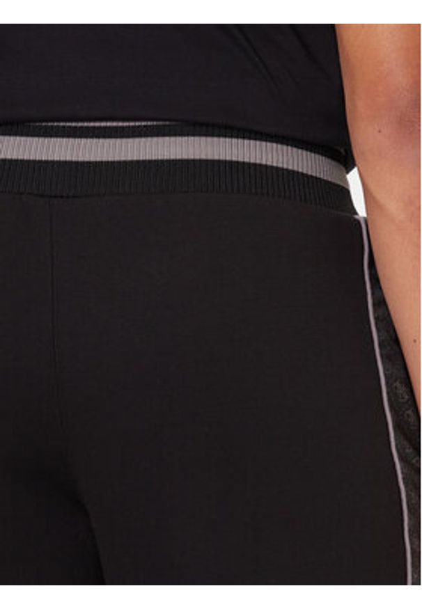 Guess Spodnie dresowe Z5BB18 KB3P2 Czarny Regular Fit. Kolor: czarny. Materiał: syntetyk, bawełna