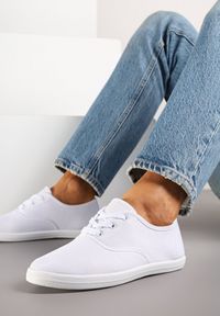 Born2be - Białe Tenisówki z Krótkim Sznurowaniem Madilinne. Okazja: na co dzień. Kolor: biały. Styl: casual #3