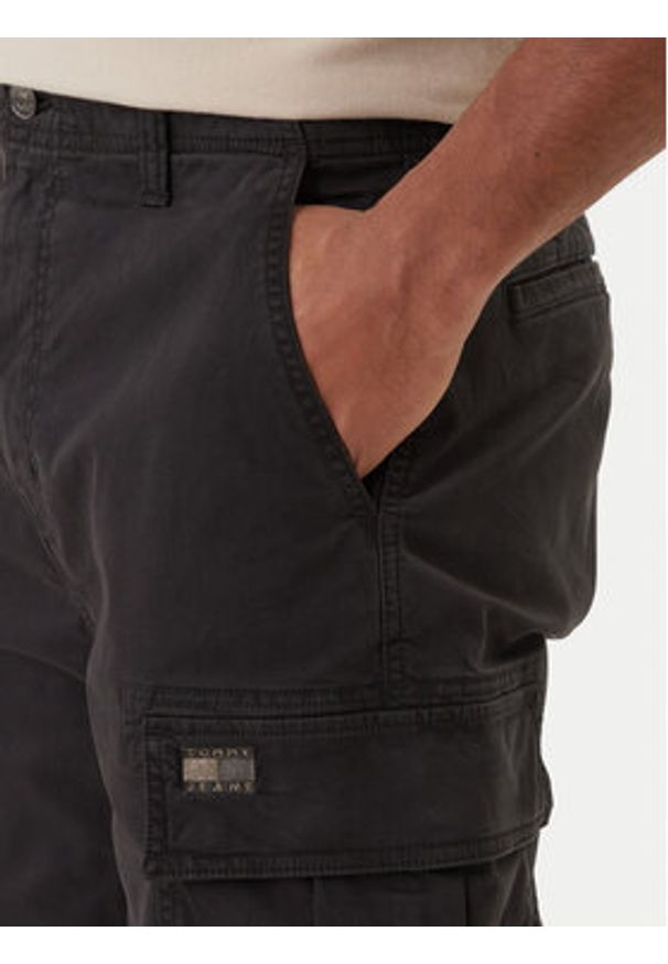 Tommy Jeans Szorty materiałowe Otis DM0DM22831 Czarny Regular Fit. Kolor: czarny. Materiał: bawełna