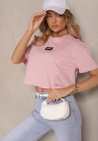 Renee - Różowy T-shirt z Bawełny o Kroju Crop Top Zdobiony Naszywką Adivrea. Okazja: na co dzień. Kolor: różowy. Materiał: bawełna. Wzór: aplikacja. Styl: casual #3