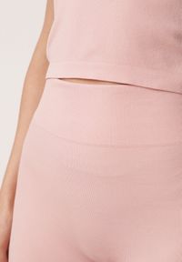 Born2be - Różowe Szorty Kolarki z Wysokim Stanem o Modelującym Fasonie Kimolodia. Okazja: na co dzień. Stan: podwyższony. Kolor: różowy. Styl: casual #7