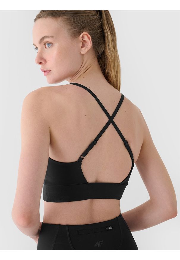 4f - 4F Biustonosz treningowy z niskim wsparciem - szary XL. Kolor: szary. Materiał: dzianina, elastan, włókno, syntetyk, materiał, guma, jersey. Rodzaj stanika: wyciągane miseczki. Wzór: gładki, jednolity, ze splotem. Sport: fitness, joga i pilates