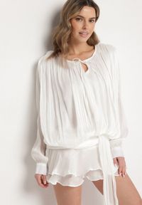 Born2be - Biała Sukienka o Bufiastym Kroju z Falbanami Trenem i Wiązaniem Lunalina. Kolor: biały. Styl: elegancki, klasyczny #1