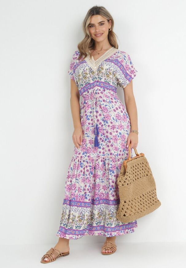 Born2be - Fioletowa Sukienka Maxi z Guzikami i Koronkowym Dekoltem Cristyn. Kolor: fioletowy. Materiał: koronka. Sezon: wiosna, lato. Długość: maxi