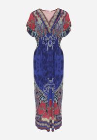 Renee - Niebieska Sukienka o Kopertowym Kroju w Ornamentalny Print Nalori. Okazja: na co dzień. Typ kołnierza: dekolt w serek. Kolor: niebieski. Wzór: nadruk. Typ sukienki: kopertowe. Materiał: materiał. Długość rękawa: krótki rękaw. Styl: boho, wakacyjny, casual. Długość: maxi #3