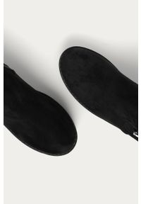 Answear Lab - Botki. Nosek buta: okrągły. Zapięcie: zamek. Kolor: czarny. Materiał: syntetyk, materiał, zamsz, guma. Szerokość cholewki: normalna. Obcas: na obcasie. Styl: wakacyjny. Wysokość obcasa: średni #5