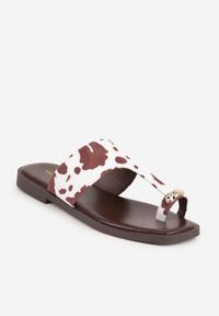 Renee - Brązowe w krowie łaty Klapki VICES w Typie Japonek z Ozdobą na Dużym Palcu Ettelhe. Okazja: na co dzień. Kolor: brązowy. Materiał: jeans. Wzór: aplikacja. Sezon: lato. Styl: casual #9