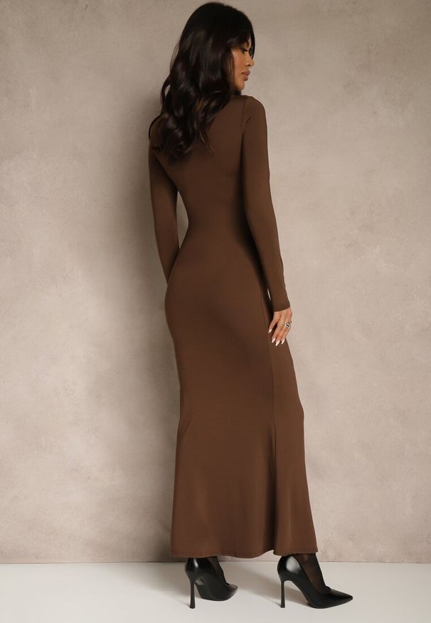 Renee - Brązowa Sukienka Koktajlowa z Wiskozą Ozdobiona Metaliczną Aplikacją Refane. Okazja: na randkę, na imprezę. Kolor: brązowy. Materiał: wiskoza. Wzór: aplikacja. Sezon: lato. Styl: wizytowy